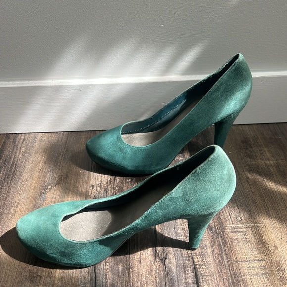 Me Too teal turquoise suede pumps heels - Picture 3 of 8